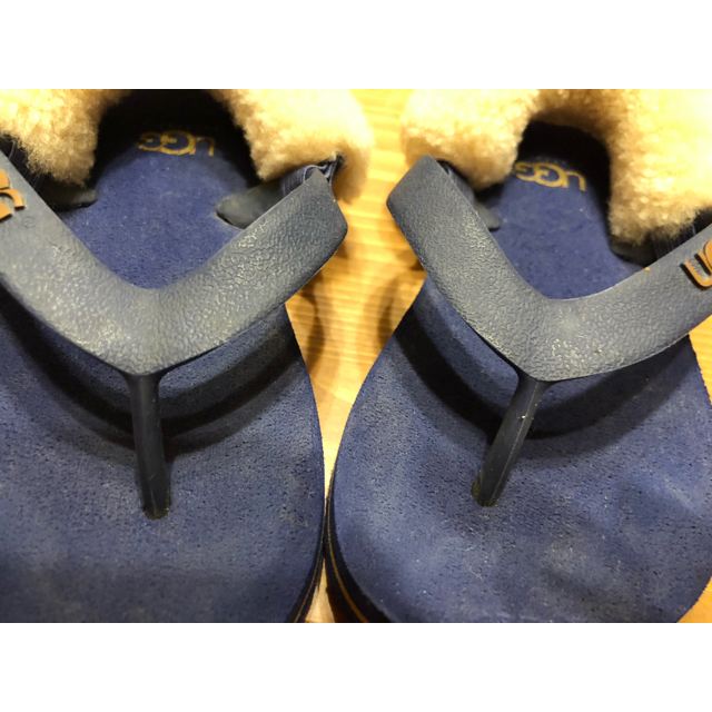 UGG(アグ)のUGG ビーチサンダル キッズ/ベビー/マタニティのキッズ靴/シューズ(15cm~)(サンダル)の商品写真