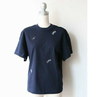 ミナペルホネン(mina perhonen)の2018ss ミナペルホネン蝶々刺繍のTシャツ ネイビー(Tシャツ(半袖/袖なし))