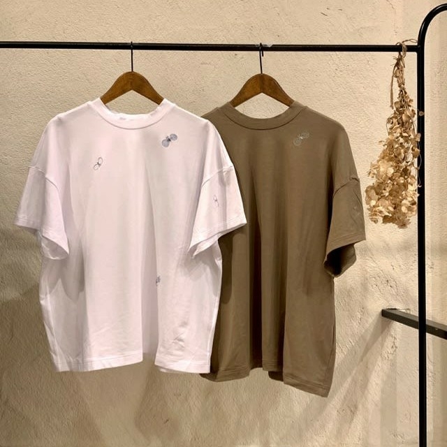 mina perhonen(ミナペルホネン)のミナペルホネン 蝶々刺繍のTシャツ レディースのトップス(Tシャツ(半袖/袖なし))の商品写真