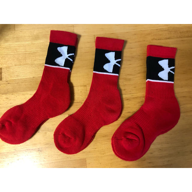 UNDER ARMOUR(アンダーアーマー)のアンダーアーマー UNDER ARMOUR 子供ソックス 3足セット キッズ/ベビー/マタニティのこども用ファッション小物(靴下/タイツ)の商品写真