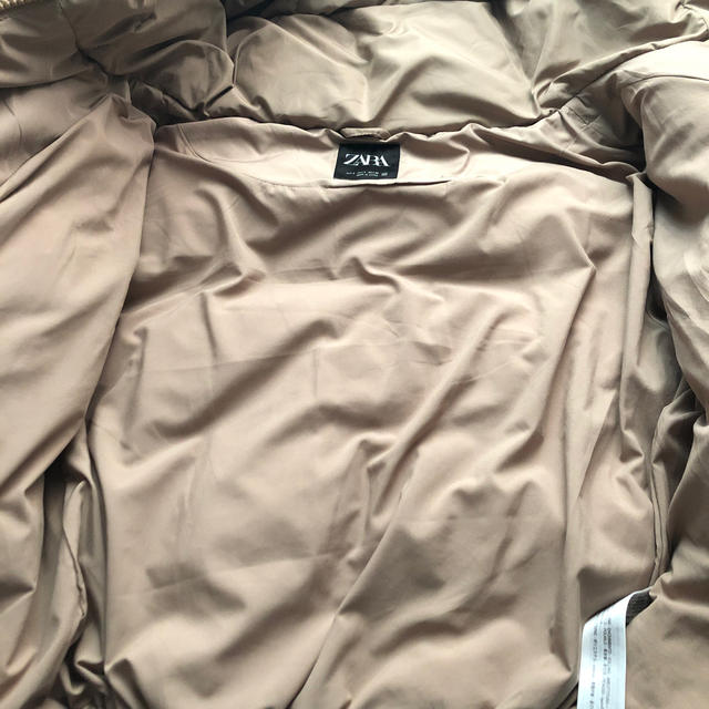 ZARA(ザラ)のザラ 今期コクーンシルエット中綿ジャケット9号 レディースのジャケット/アウター(ダウンジャケット)の商品写真