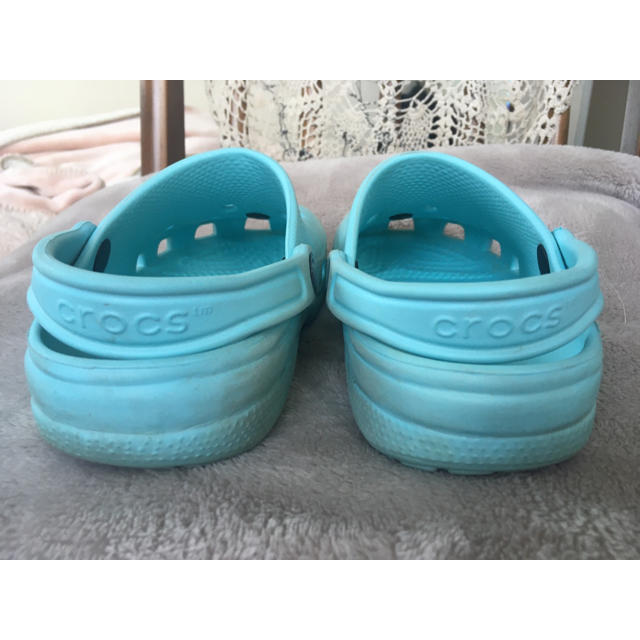 crocs(クロックス)の22cm クロックス キッズ サンダル crocs キッズ/ベビー/マタニティのキッズ靴/シューズ(15cm~)(サンダル)の商品写真
