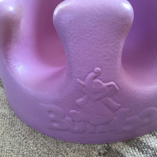 Bumbo(バンボ)のバンボ　ラベンダー キッズ/ベビー/マタニティの授乳/お食事用品(その他)の商品写真