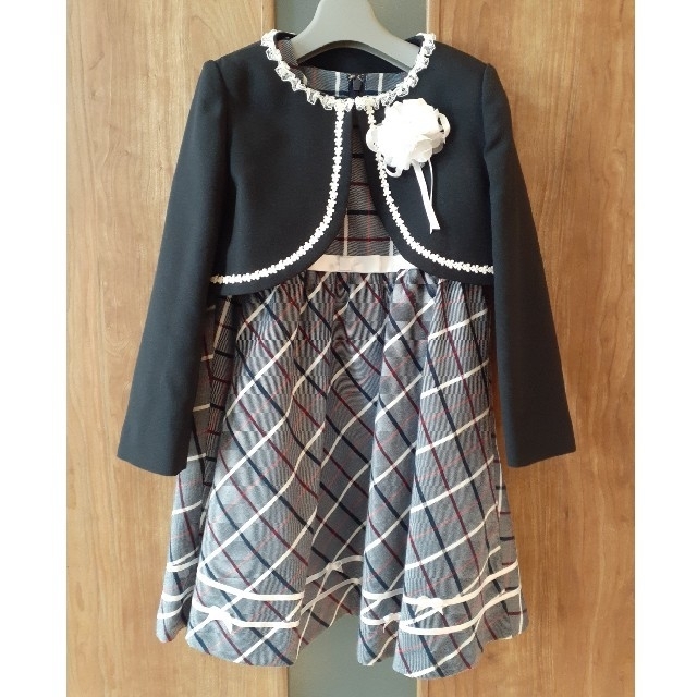卒園式 入学式 女の子 1 フォーマルスーツ コサージュ付き 2点セットの通販 By Nean S Shop ラクマ 卒園式 入学式 女の子 1 フォーマルスーツ コサージュ付き 2点セットの通販 By Nean S Shop ラクマ