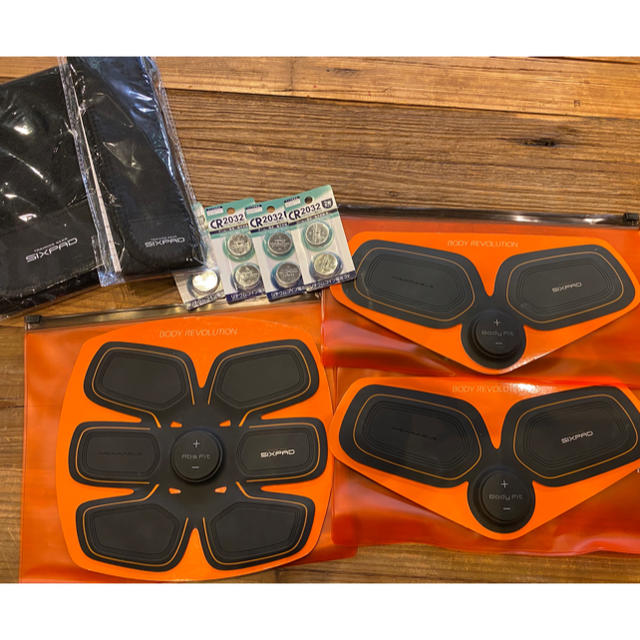 SIXPAD【１台未使用品】 シックスパッド  AbsFit  BodyFit ３台セット