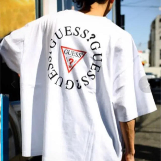 GUESS(ゲス)のGUESS×別注サークルロゴTシャツ L WEB限定 メンズのトップス(Tシャツ/カットソー(半袖/袖なし))の商品写真