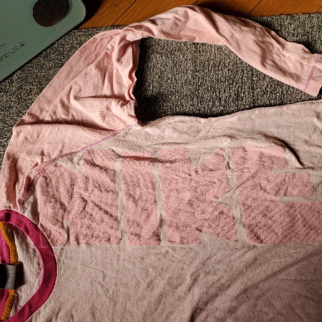 NIKE(ナイキ)のナイキNIKE ピンクのロンT レディースのトップス(Tシャツ(長袖/七分))の商品写真