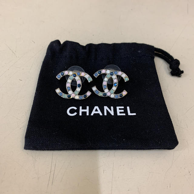 シャネル　CHANEL ロゴ　ラインストーン　ピアス