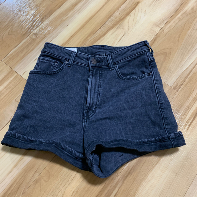 SOMETHING(サムシング)のjuemi  something denim shorts  レディースのパンツ(ショートパンツ)の商品写真