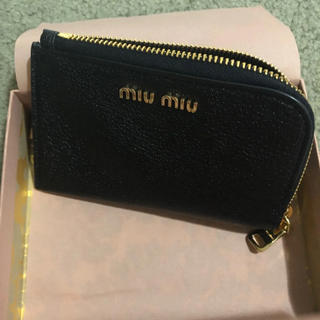 ミュウミュウ(miumiu)の新品miu miu マドラス　カード/コイン/キーケース(キーケース)