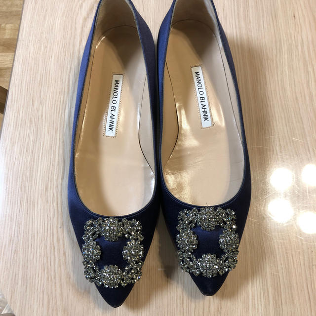 MANOLO BLAHNIK(マノロブラニク)のマノロブラニク　ハンギシ　パンプス　37.5 レディースの靴/シューズ(ハイヒール/パンプス)の商品写真