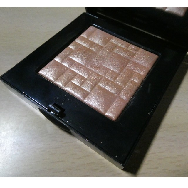 BOBBI BROWN(ボビイブラウン)の【限定品】ボビイブラウン ハイライティングパウダー #L01 ロージーグロウ コスメ/美容のベースメイク/化粧品(フェイスカラー)の商品写真