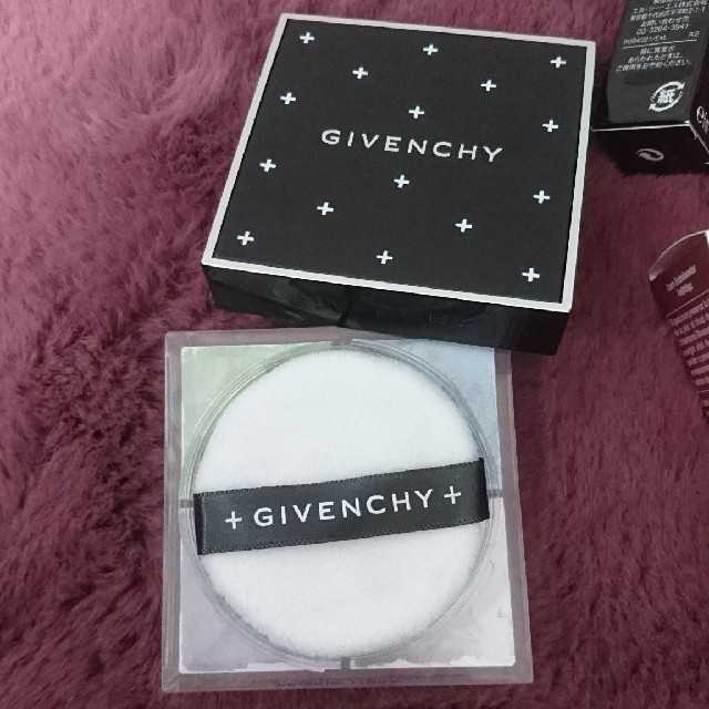 GIVENCHY(ジバンシィ)のyuume様専用  GIVENCHY ハッピーバック 福袋 コスメ/美容のスキンケア/基礎化粧品(美容液)の商品写真