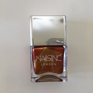 ネイルズインク ノーバックスギブン　クロゼットミリオネア　赤　nailsinc(マニキュア)