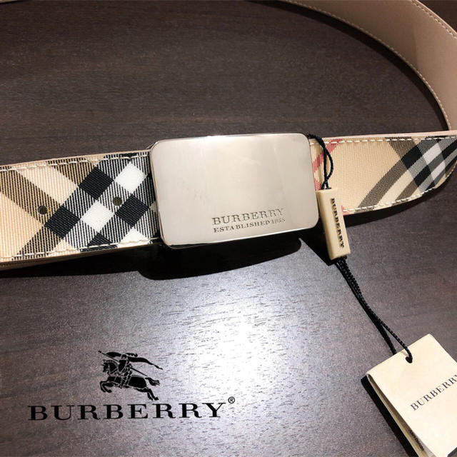 BURBERRY(バーバリー)の新品未使用 ◆ バーバリー  イタリア製 チェック柄 ベルト  レディースのファッション小物(ベルト)の商品写真