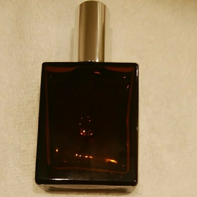 AUX PARADIS(オゥパラディ)のauxparadis　osmanthus　30ﾐﾘﾘｯﾄﾙ　キンモクセイ コスメ/美容の香水(香水(女性用))の商品写真