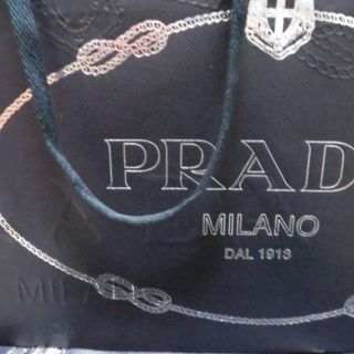 プラダ(PRADA)のプラダ クリスマス時期限定 ショッパー 直営店 送料込(ショップ袋)