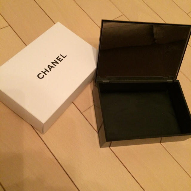 CHANEL(シャネル)の正規品♡シャネル鏡付き小物入れ♡ レディースのアクセサリー(その他)の商品写真