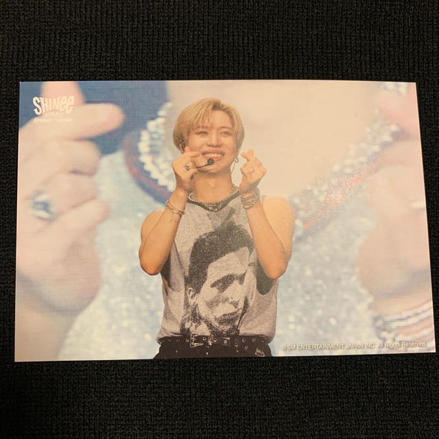 SHINee(シャイニー)のテミン　銀テープ　ポストカード付き エンタメ/ホビーのタレントグッズ(アイドルグッズ)の商品写真