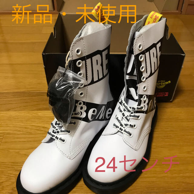 Dr.Martens(ドクターマーチン)のDR．MARTENS × SEX PISTOLS レディースの靴/シューズ(ブーツ)の商品写真