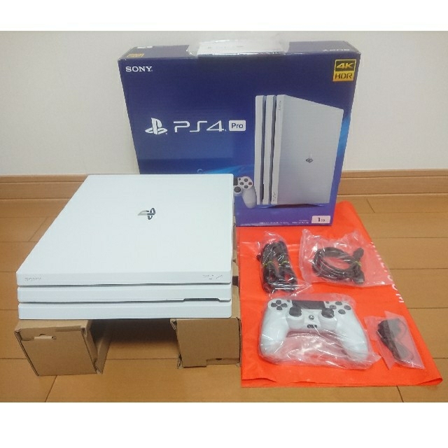 PlayStation4(プレイステーション4)のPS4 Pro 1TB ホワイト CUH‐7200  エンタメ/ホビーのゲームソフト/ゲーム機本体(家庭用ゲーム機本体)の商品写真