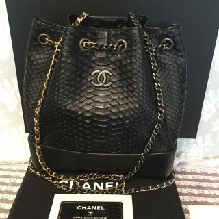 シャネル(CHANEL)のEKO様ご専用　シャネルCHANEL値下げバックパック ガブリエル パイソン  (リュック/バックパック)