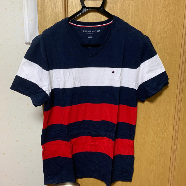 TOMMY HILFIGER(トミーヒルフィガー)のトミーヒルフィガー　VネックTシャツ　新品未使用品　 メンズのトップス(Tシャツ/カットソー(半袖/袖なし))の商品写真