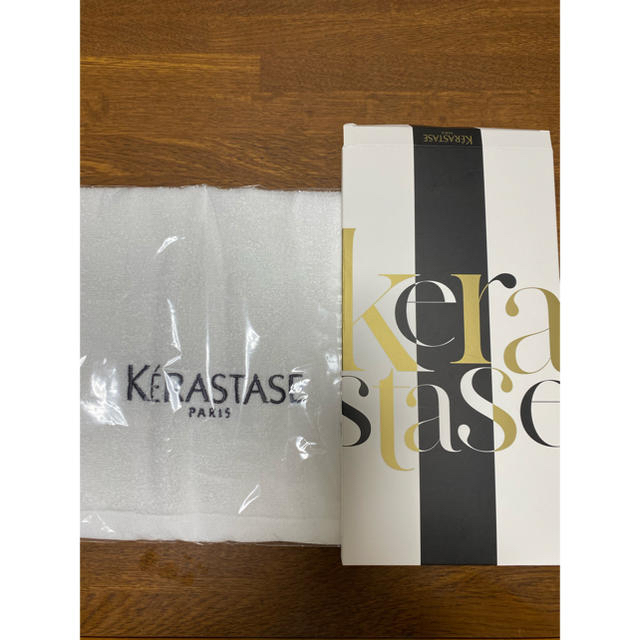 KERASTASE(ケラスターゼ)のケラスターゼ　ハンドミラー&タオル　セット レディースのファッション小物(ミラー)の商品写真