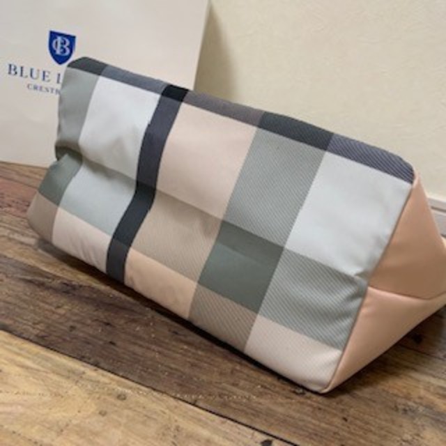 BURBERRY BLUE LABEL(バーバリーブルーレーベル)の新品ブルーレーベルクレストブリッジ　ナイロンバッグ レディースのバッグ(ハンドバッグ)の商品写真