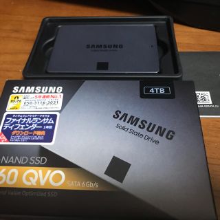 サムスン(SAMSUNG)のレア　大容量 SAMSUNG 860  QVO  4TB   極美品　使用時間短(PC周辺機器)