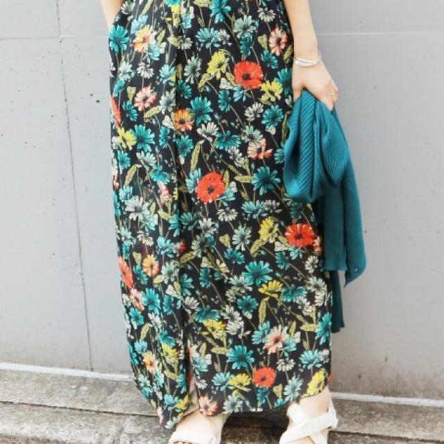 IENA(イエナ)のIENA chere DEVEAUXプリントスリットスカート レディースのスカート(ロングスカート)の商品写真