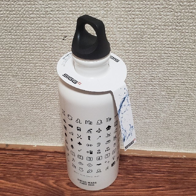 SIGG(シグ)の新品 限定品 EMOJI SIGGボトル (モノクロ) インテリア/住まい/日用品のキッチン/食器(タンブラー)の商品写真