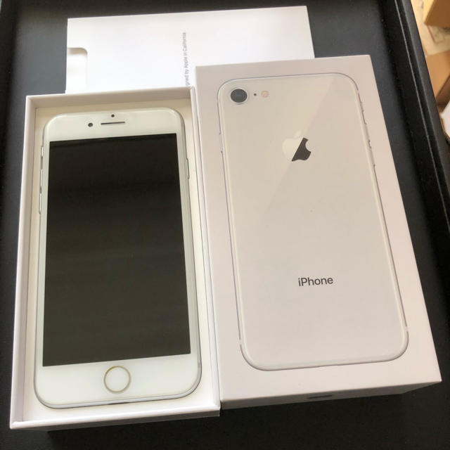 iPhone - 美品 iPhone 8 Silver 64 GB au SIMロック解除済の通販 by mamimu-116's shop