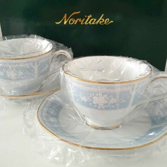 Noritake(ノリタケ)の【未使用品】ノリタケ カップ&ソーサー レースウッド ゴールド 2客セット インテリア/住まい/日用品のキッチン/食器(グラス/カップ)の商品写真