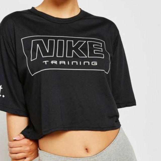 NIKE(ナイキ)の新品未使用 NIKE ショートTシャツ レディース  レディースのトップス(Tシャツ(半袖/袖なし))の商品写真