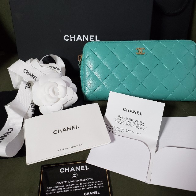 CHANEL(シャネル)の青い実様専用　CHANEL　マトラッセ　ラムスキン　ラウンドファスナー　長財布 レディースのファッション小物(財布)の商品写真