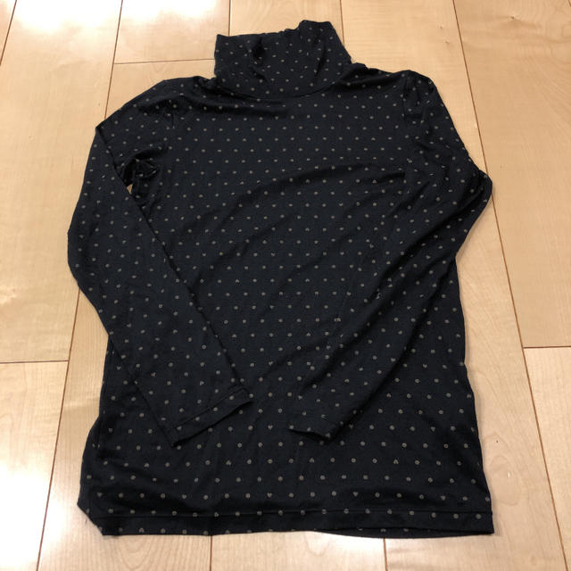 UNIQLO(ユニクロ)のユニクロ　タートルネック　ヒートテック　140cm キッズ/ベビー/マタニティのキッズ服女の子用(90cm~)(Tシャツ/カットソー)の商品写真