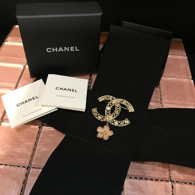 2018☆CHANEL☆シャネル☆お花 ブローチ