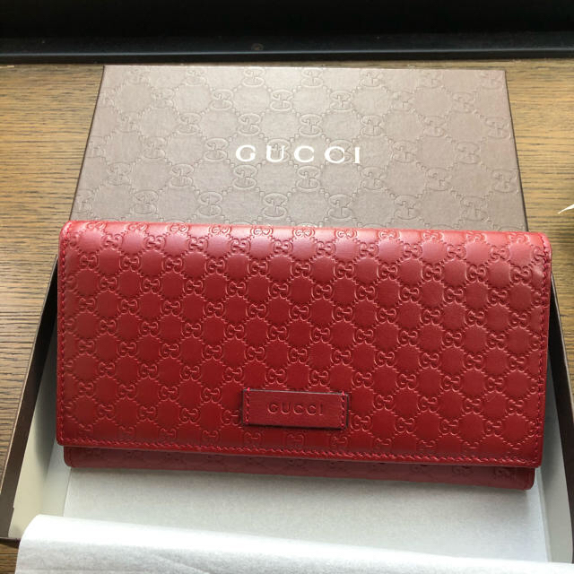 Gucci(グッチ)のお値下げ致します❗️GUCCI 型押し長財布　赤 レディースのファッション小物(財布)の商品写真