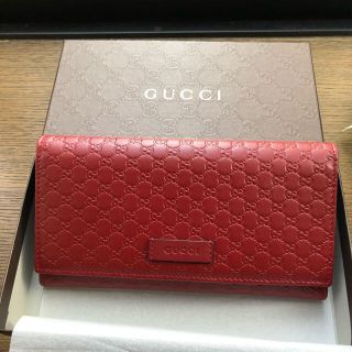 グッチ(Gucci)のお値下げ致します❗️GUCCI 型押し長財布　赤(財布)