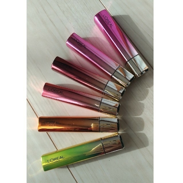 L'Oreal Paris(ロレアルパリ)の新品　ロレアル　ユイルカレス　6本　11220円分 コスメ/美容のベースメイク/化粧品(リップグロス)の商品写真