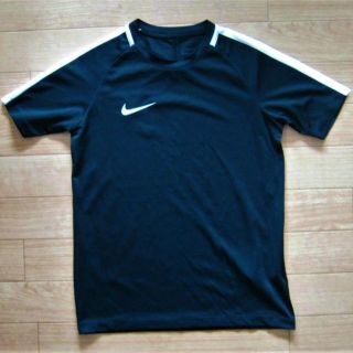 ナイキ(NIKE)のナイキ）黒（１３０）メッシュ生地の半袖Ｔシャツ☆美品・ドライフィット(Tシャツ/カットソー)