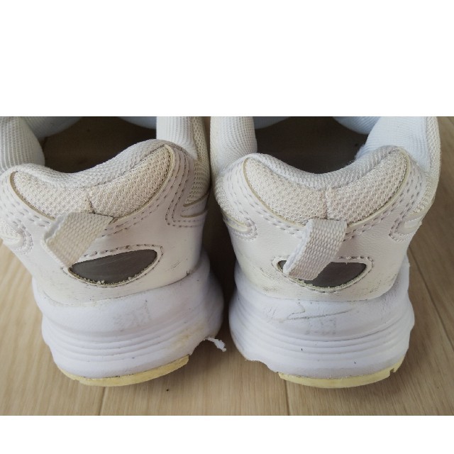 白スニーカー22．5cm レディースの靴/シューズ(スニーカー)の商品写真