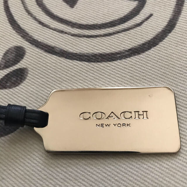 COACH(コーチ)の♡コーチ　バッグゴールドタグ&チャーム　セット レディースのファッション小物(キーホルダー)の商品写真