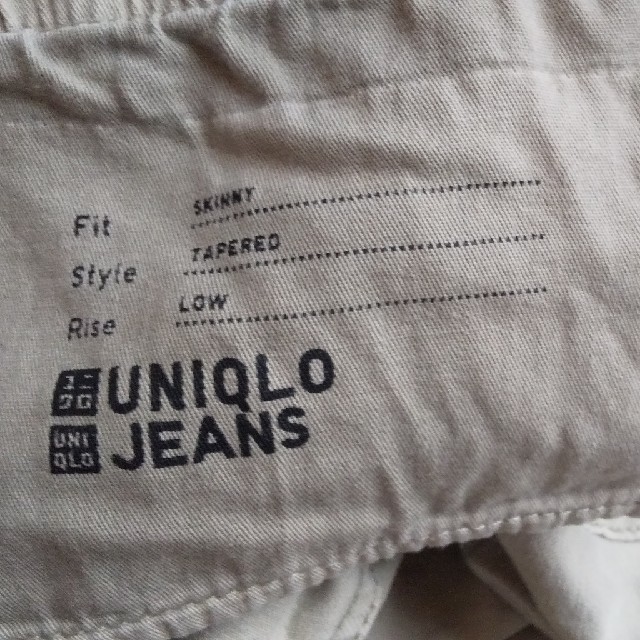 UNIQLO(ユニクロ)の美品 ほぼ新品 ユニクロ カラースキニージーンズ ベージュ 30 76cm メンズのパンツ(デニム/ジーンズ)の商品写真