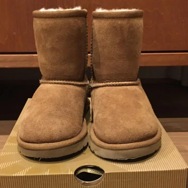 UGG(アグ)のUGG アグ ムートンブーツ 15cm キッズ/ベビー/マタニティのキッズ靴/シューズ(15cm~)(ブーツ)の商品写真