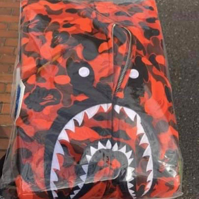 A BATHING APE(アベイシングエイプ)のBape Xo shark hoodie メンズのトップス(パーカー)の商品写真