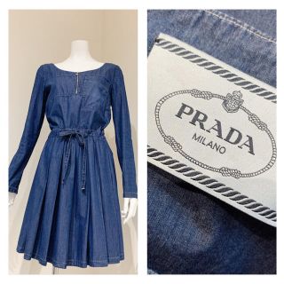 プラダ(PRADA)のPRADA シャンブレー生地　デニム　上品プリーツ　ワンピース(ひざ丈ワンピース)