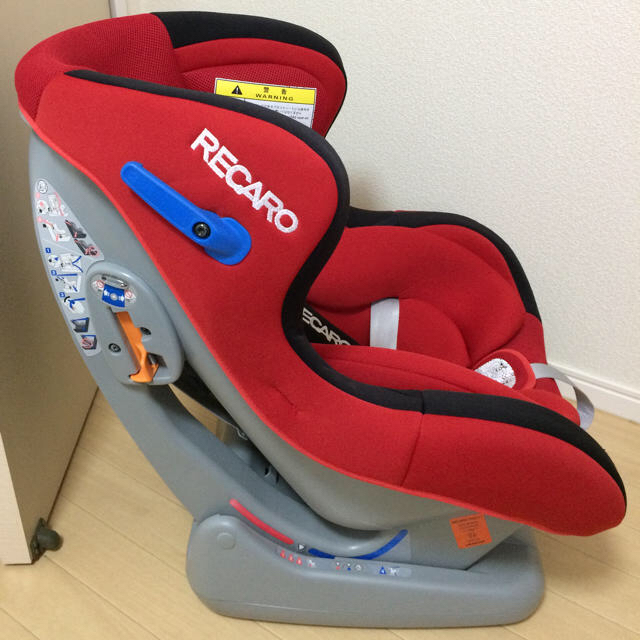 RECARO(レカロ)のチャイルドシート(RECARO) キッズ/ベビー/マタニティの外出/移動用品(自動車用チャイルドシート本体)の商品写真