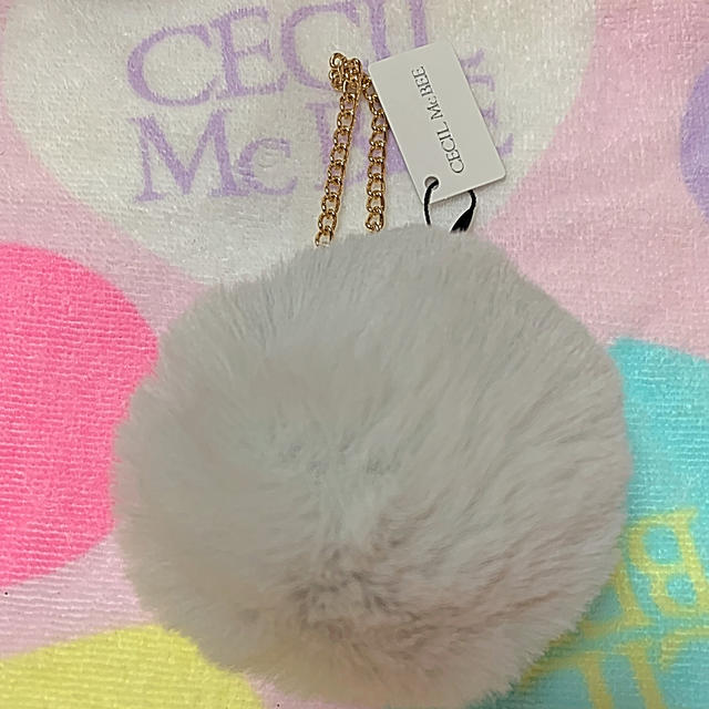 CECIL McBEE(セシルマクビー)のCECIL McBEE☆新品☆ファーポンポンチャーム☆グレー☆ レディースのアクセサリー(チャーム)の商品写真